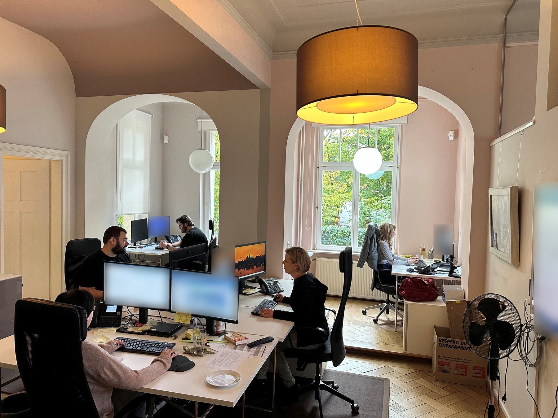 Büro mit Rundbögen