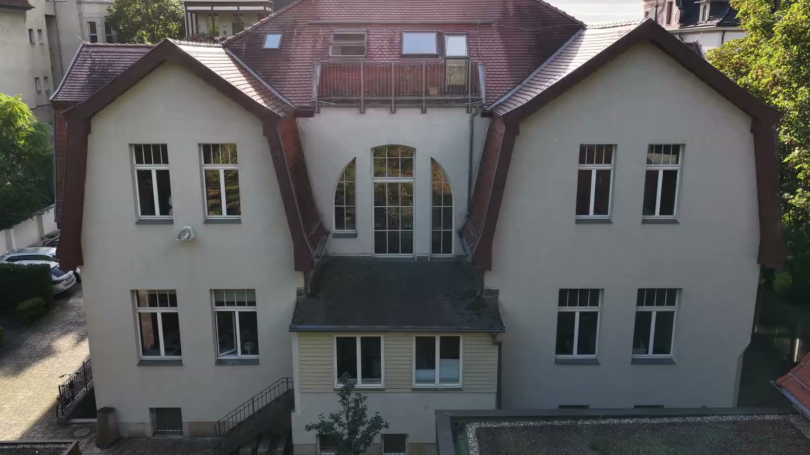Von der Villa über das Dach hinweg bis zum Blick auf Leipzig